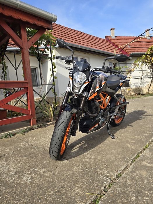 Motocicleta KTM Duke 390 2016