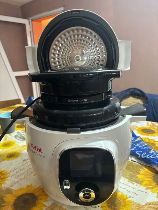 Мултикукър тефал ,ползван брени пъти ,много запазен,без забележки