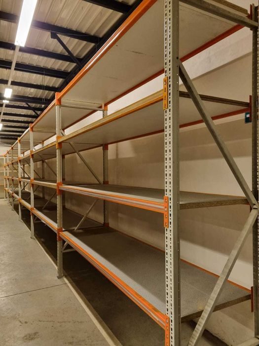 Rafturi metalice pe stoc