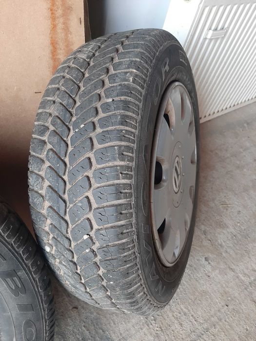 Vand 2 roți complete VW – jante tablă 15" + anvelope iarnă 195/65 R15