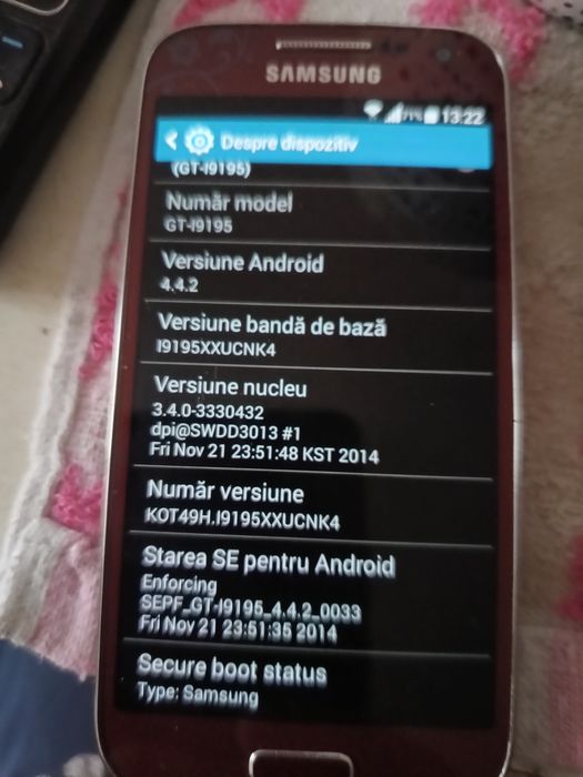 Vând telefon Samsung GT,în stare f buna. 
Este un telefon micuț cu toc