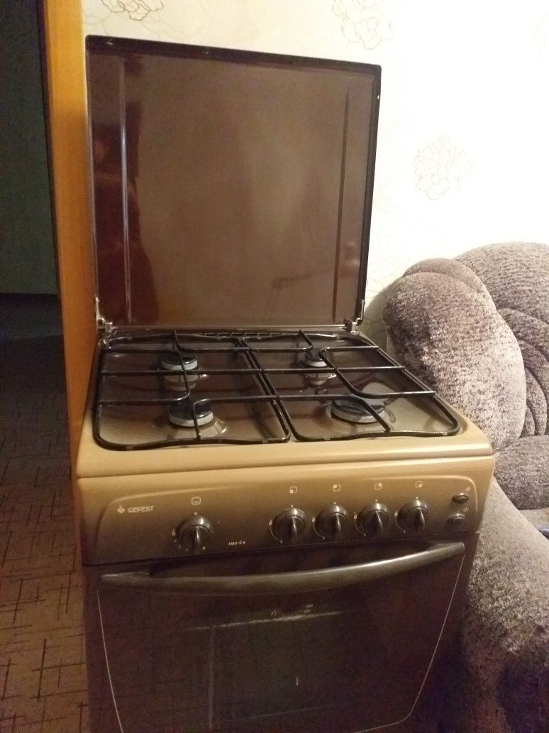 Продам газовую плиту