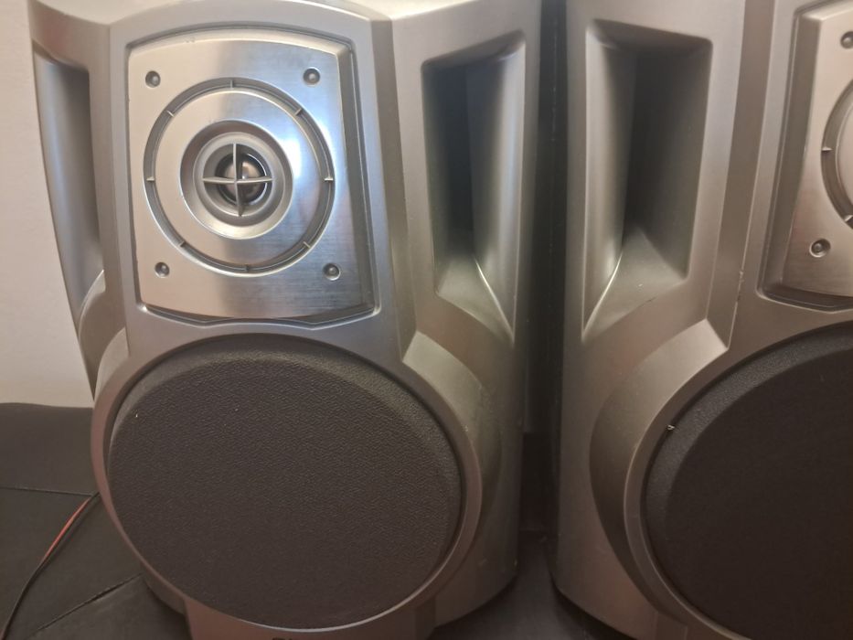 O pereche de boxe Philips si una Aiwa