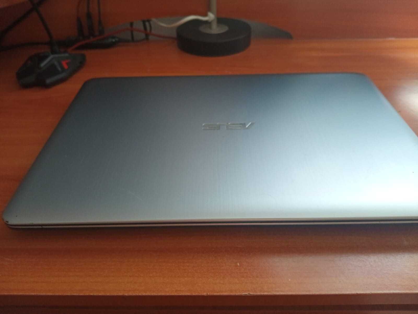 Laptop Asus F54UV