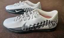 Маратонки NIKE (by Neymar) 42н. Сребристо сиви