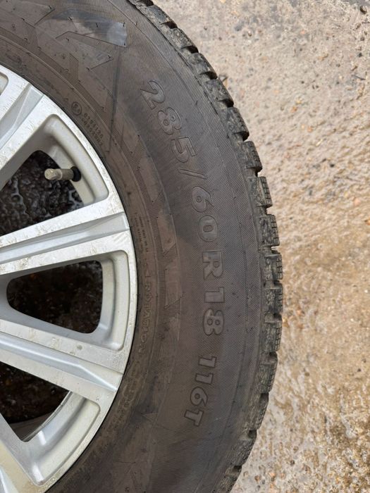 Продам резину в хорошем состоянии все шипы на месте .