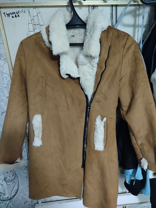 Зимняя дублёнка оверсайз с меховой отделкой