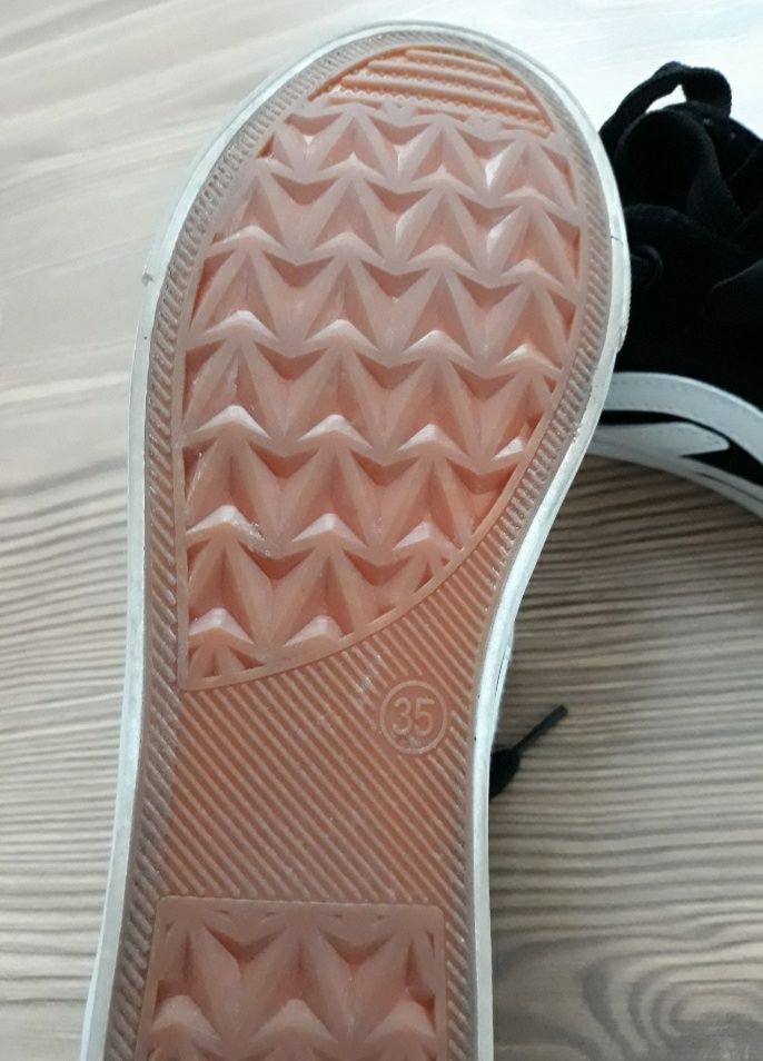 Кецове VANS от Белгия