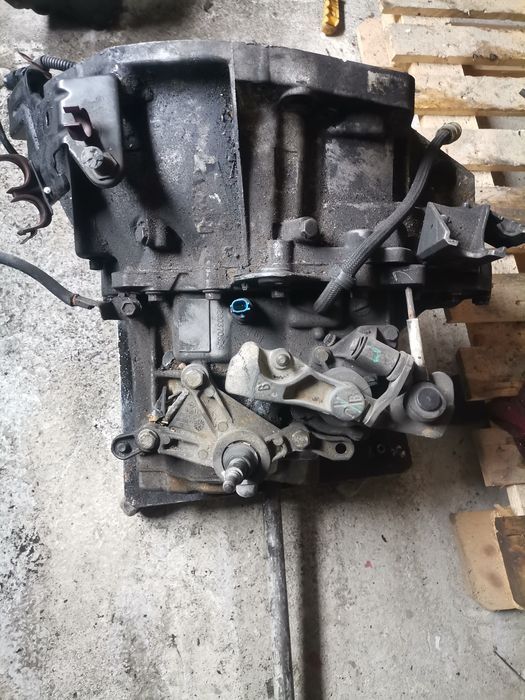 Cutie viteza manuala (6 vit man) cu codul 8200370824 1.9 DCI