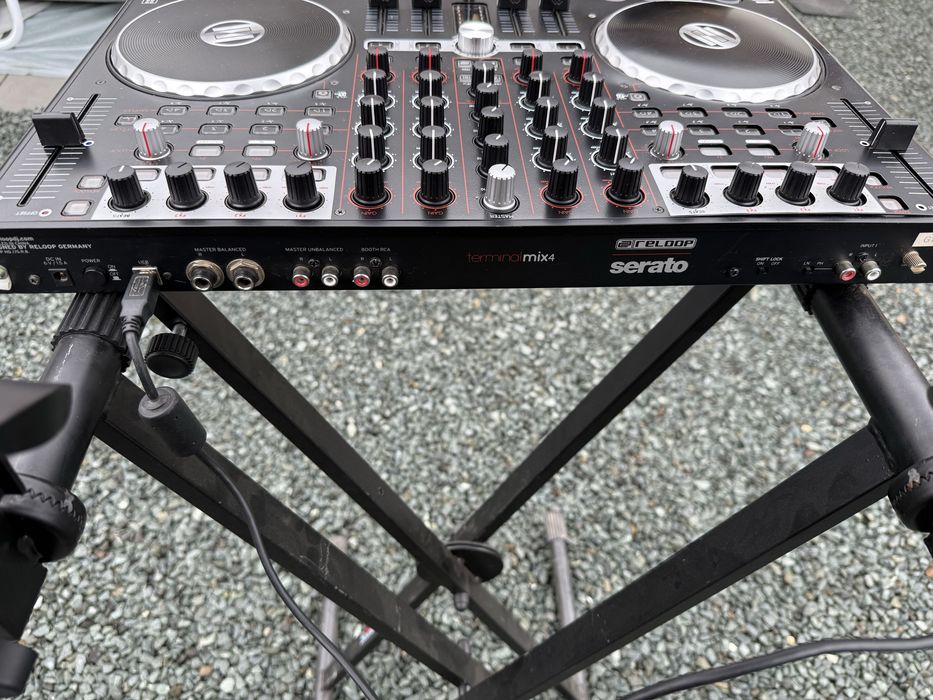 Mixer Reloop treminal mix 4