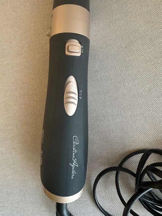 Perie cu aer cald pentru păr – Christina Aguilera