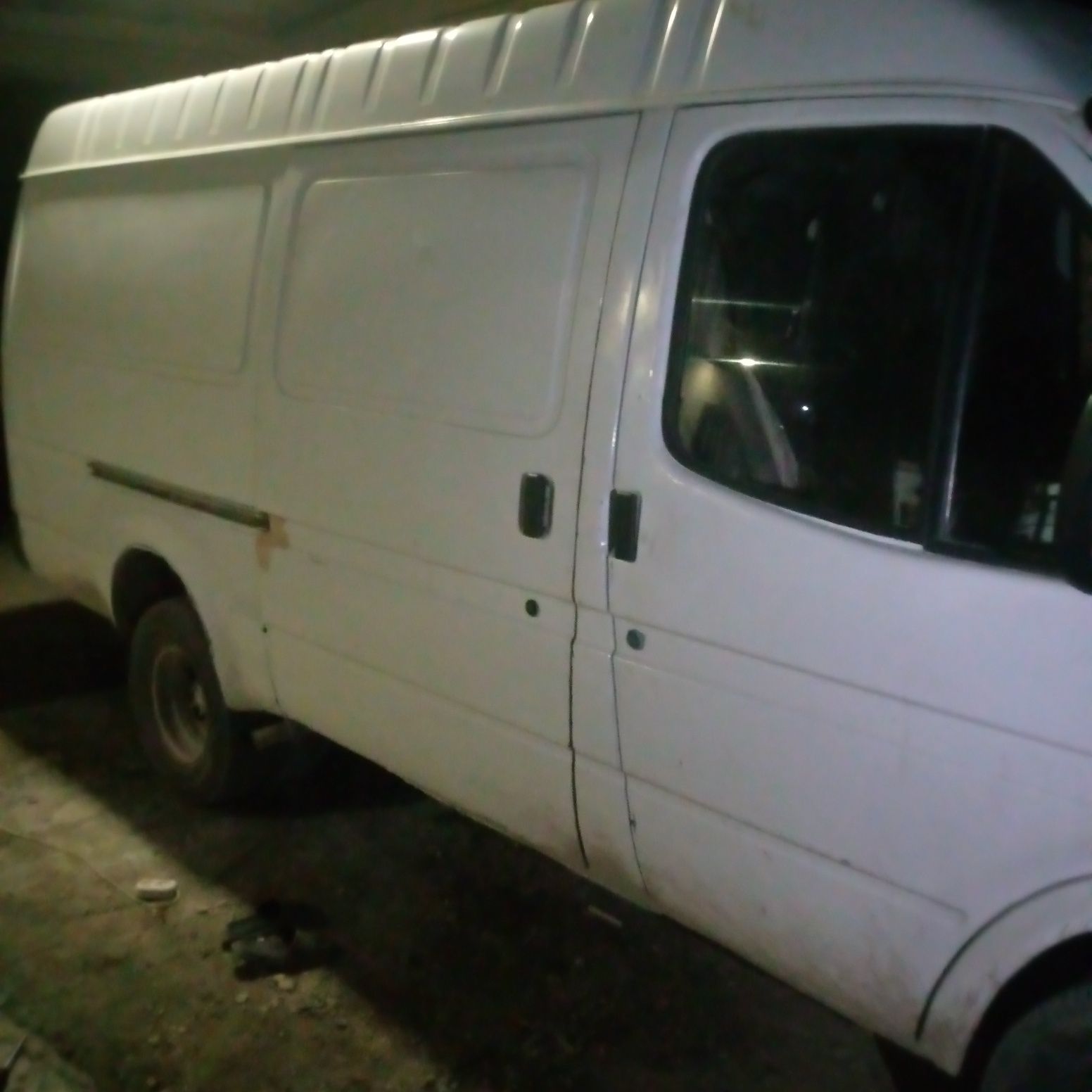 Ford transit sotiladi