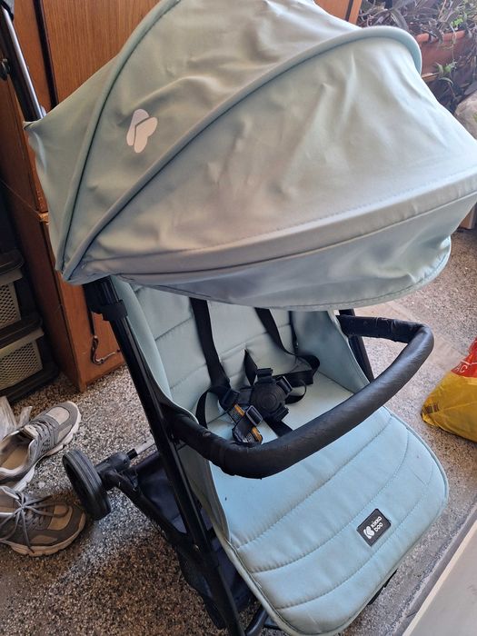 Продавам лятна количка тюркоаз