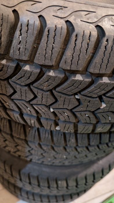 Anvelope de iarnă Debica Frigo 205/60/16 – stare foarte bună