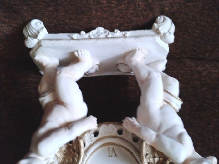 Часовник -настолен гипсов