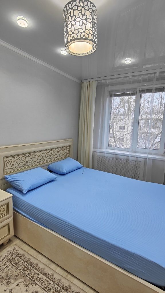 Кровать МДФ с подъёмным механизмом с отличным матрасом .