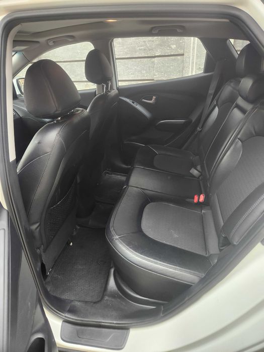 Продается HUNDAI TUCSON 3я позиция