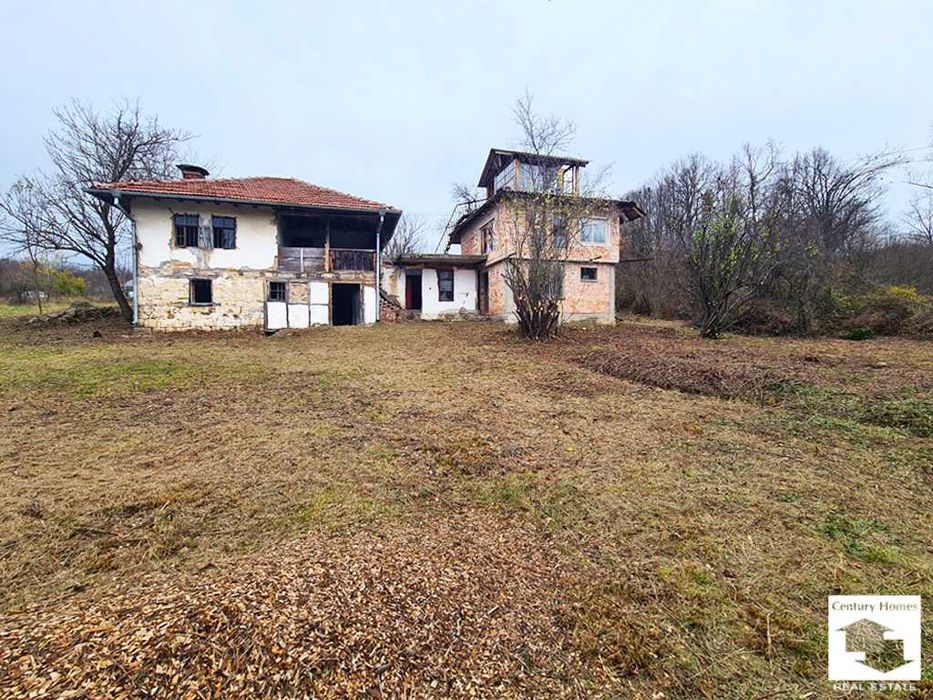 116252 Голям парцел с две къщи и плевня в с. Войнежа