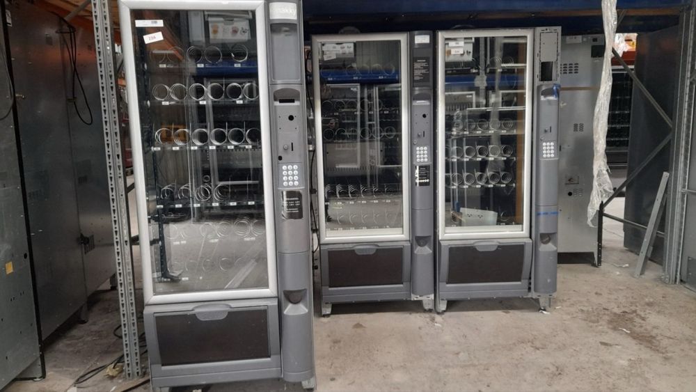 Вендинг машина за храни и напитки Некта Снаки