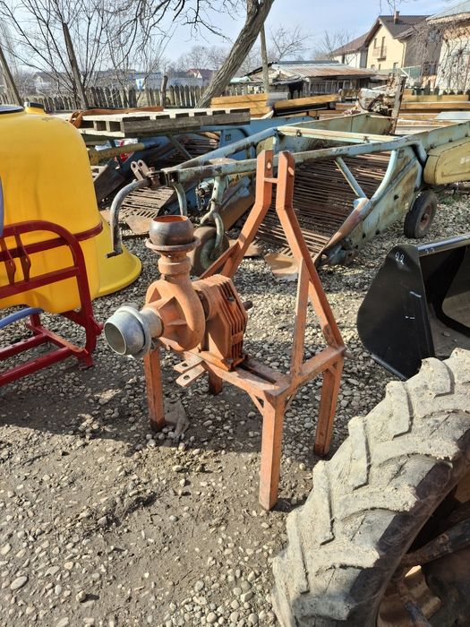 Pompa apa la tractor