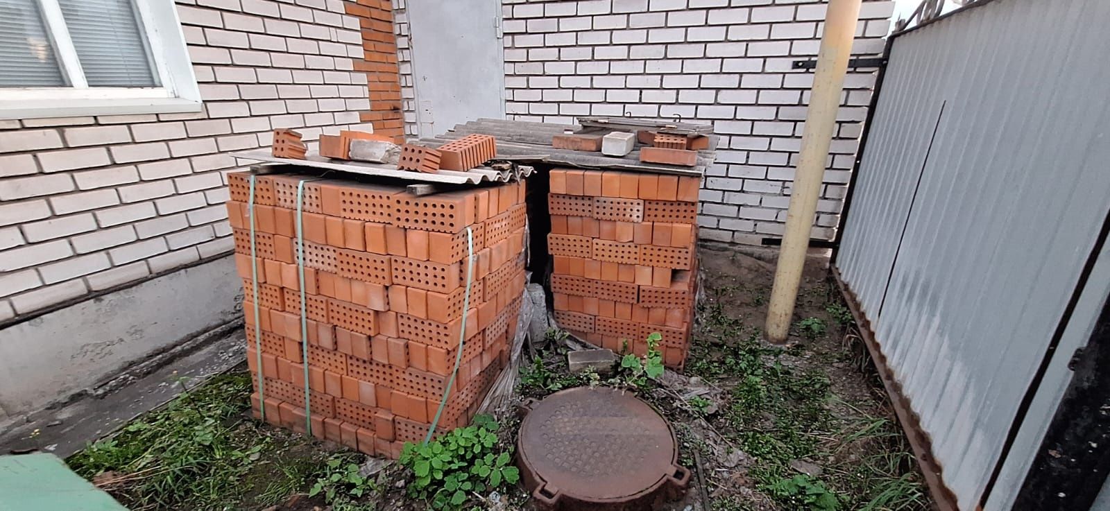 Продам кирпич по 100