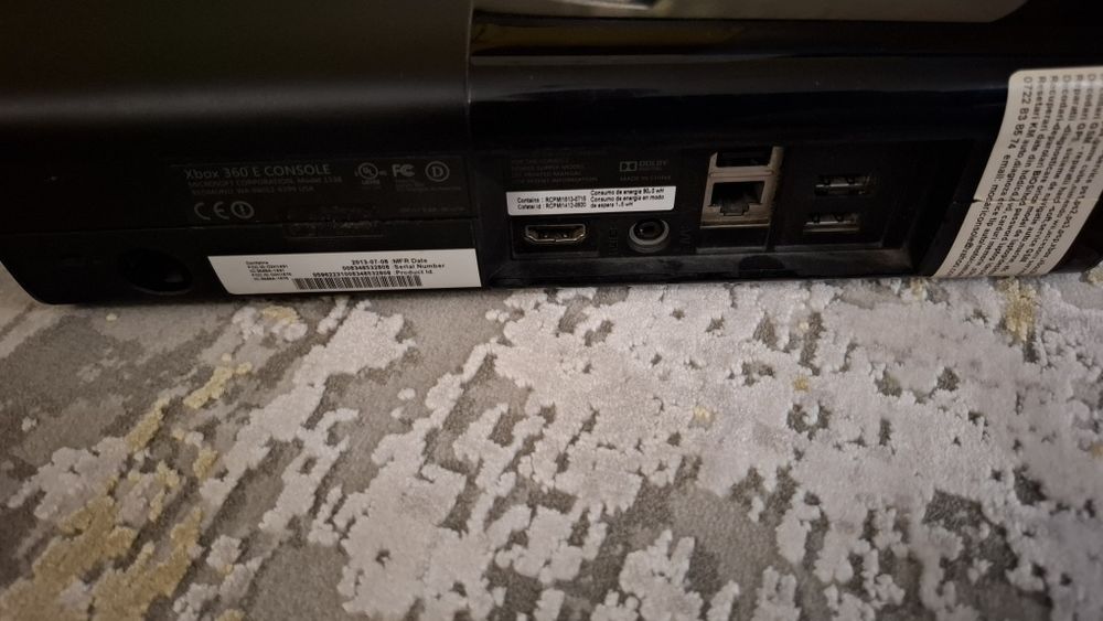 Vând xbox 360 E modat 65 jocuri