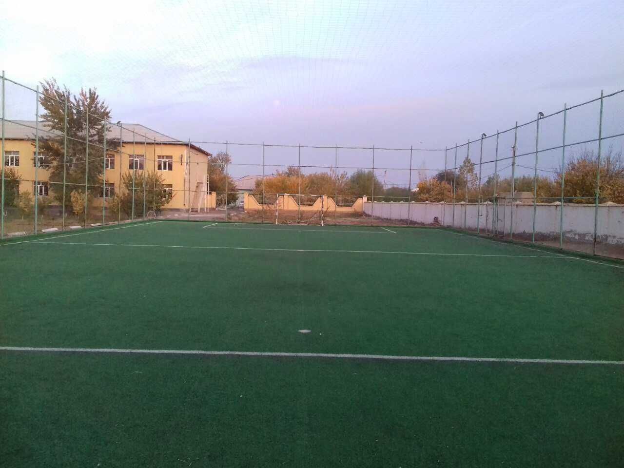 Mini futbol maydoni gazon