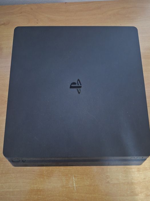Play station 4 slim