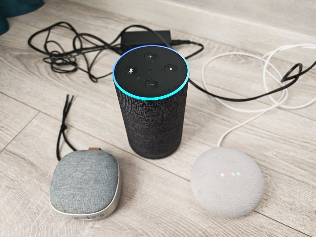 Boxe inteligente Alexa si Google
