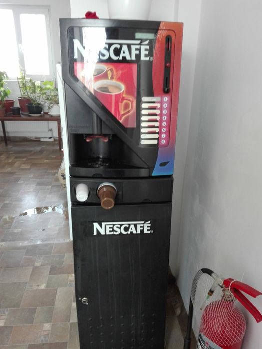 Automat de cafea instant Nescafe