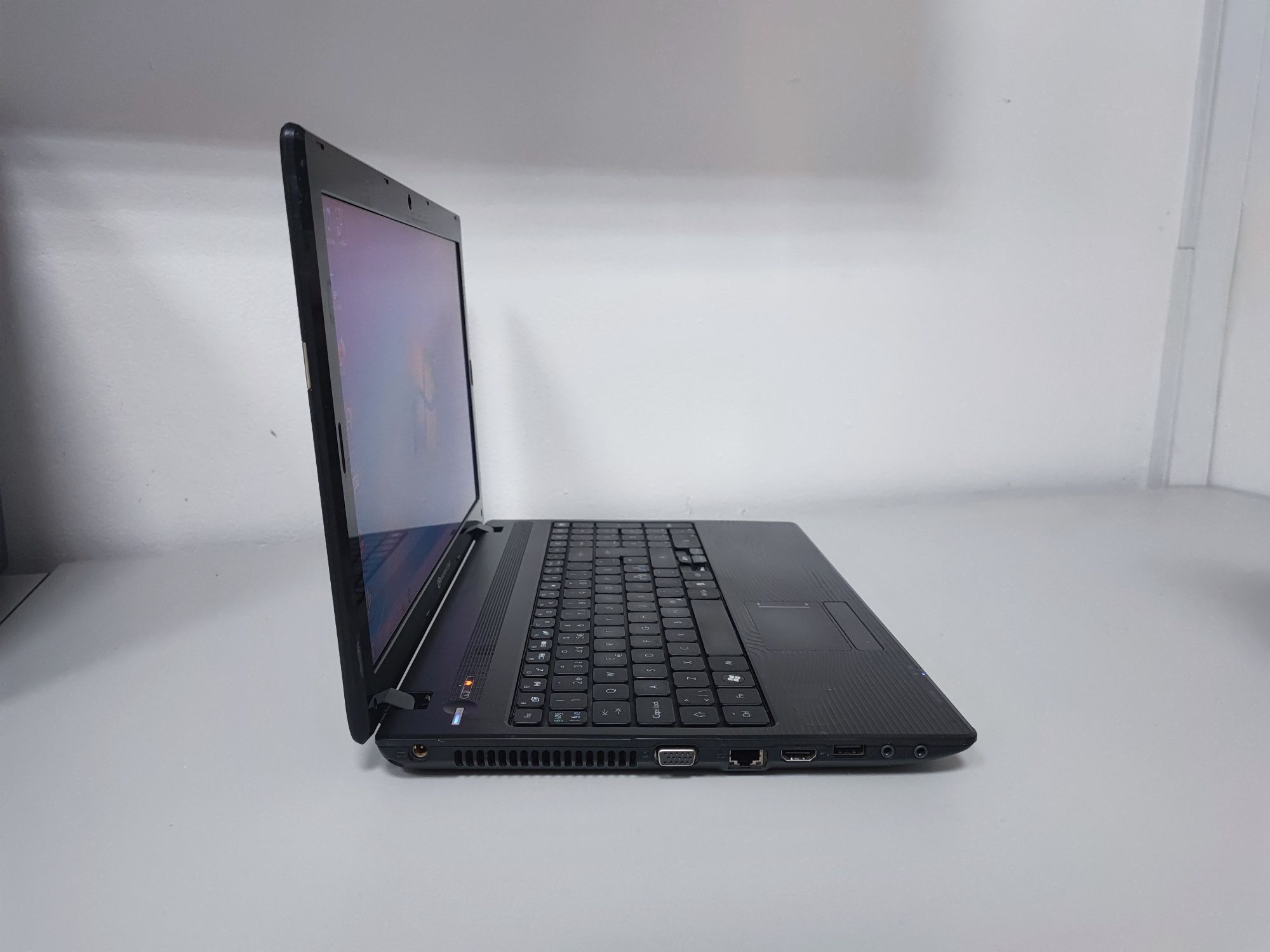 Laptop Packard Bell 6 GB Ram 500 GB memorie tine incarcat peste 2 ore