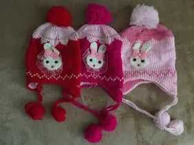 set 3 caciuli fetite 1-2 ani