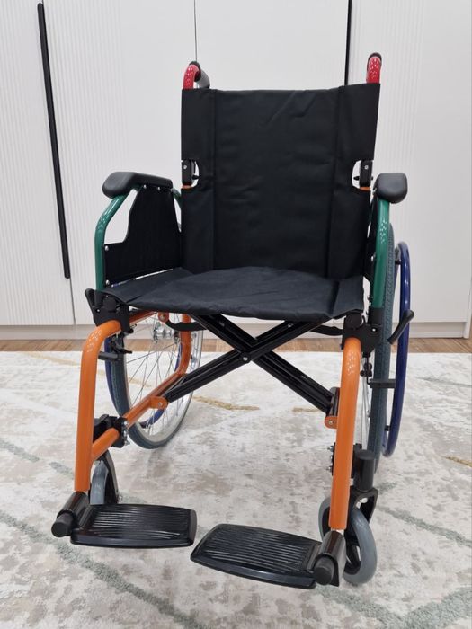 Продам новую инвалидную коляску
