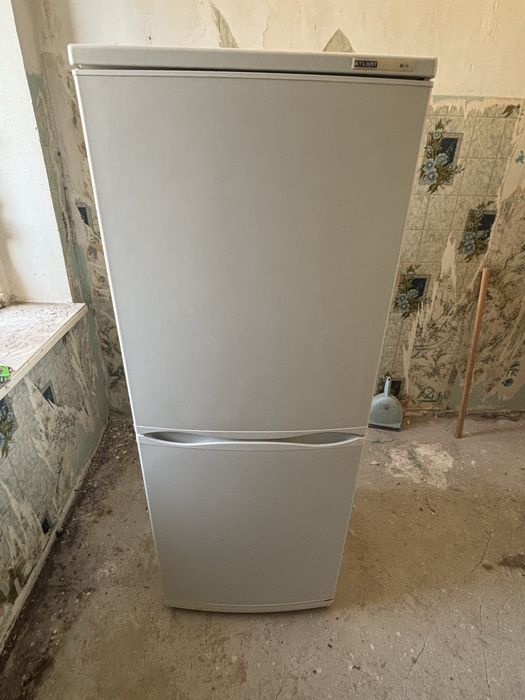 Прлдается холодильник Атлант