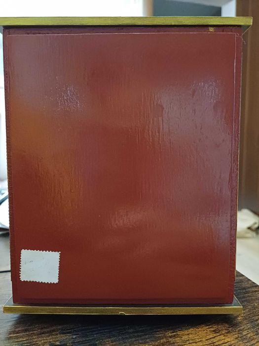 Дървен руски ретро часовник