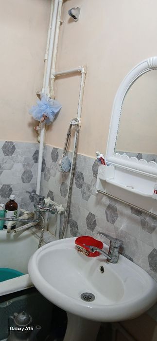 Qarshi 6 mk 3 xona 3etaj uy sotiladi 500 milon sovdosi bor kelishamiz