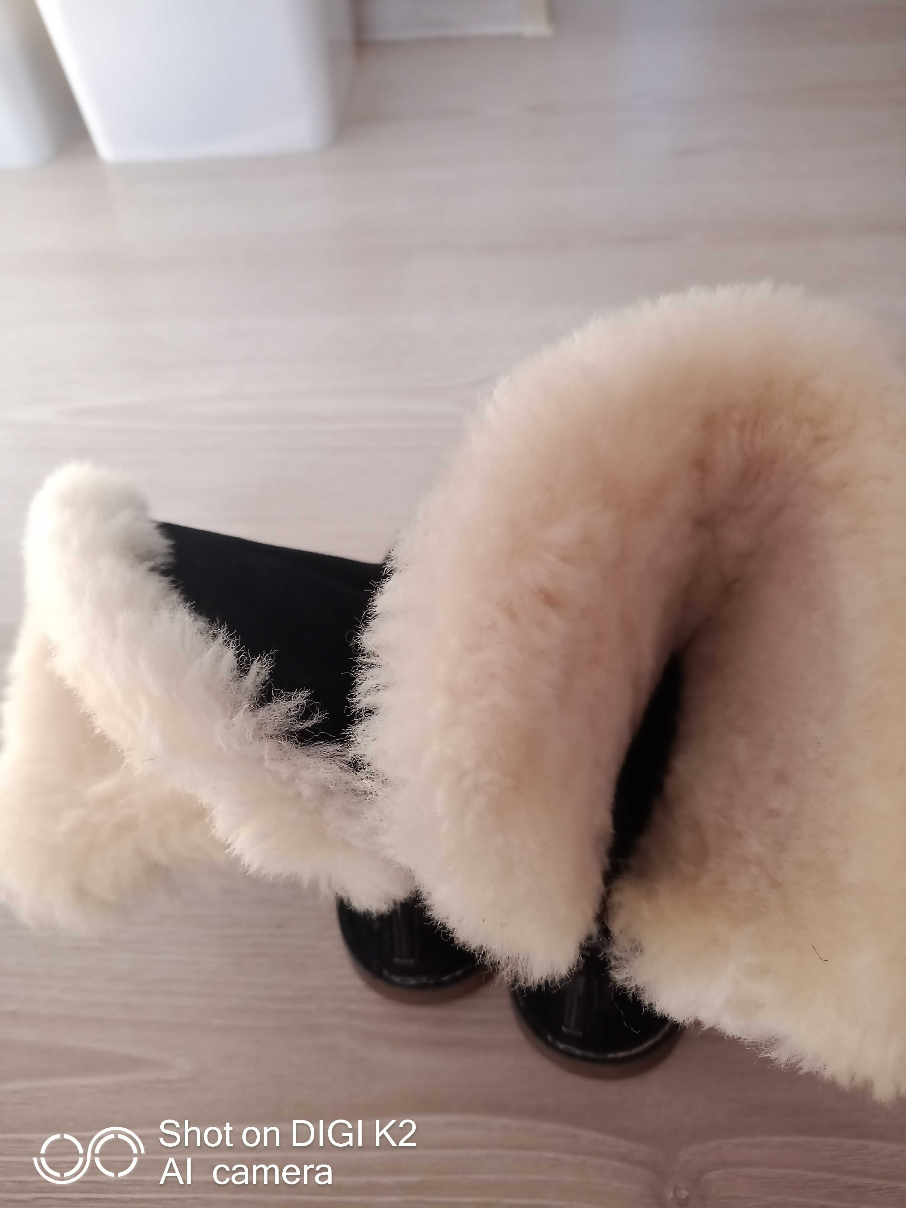 Vând UGG originale