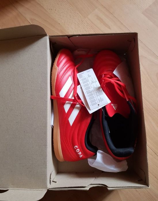 Продавам маратонки,кецове,футболни обувки Adidas