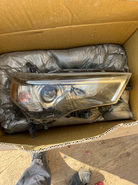 2 фар 4Runer 2019