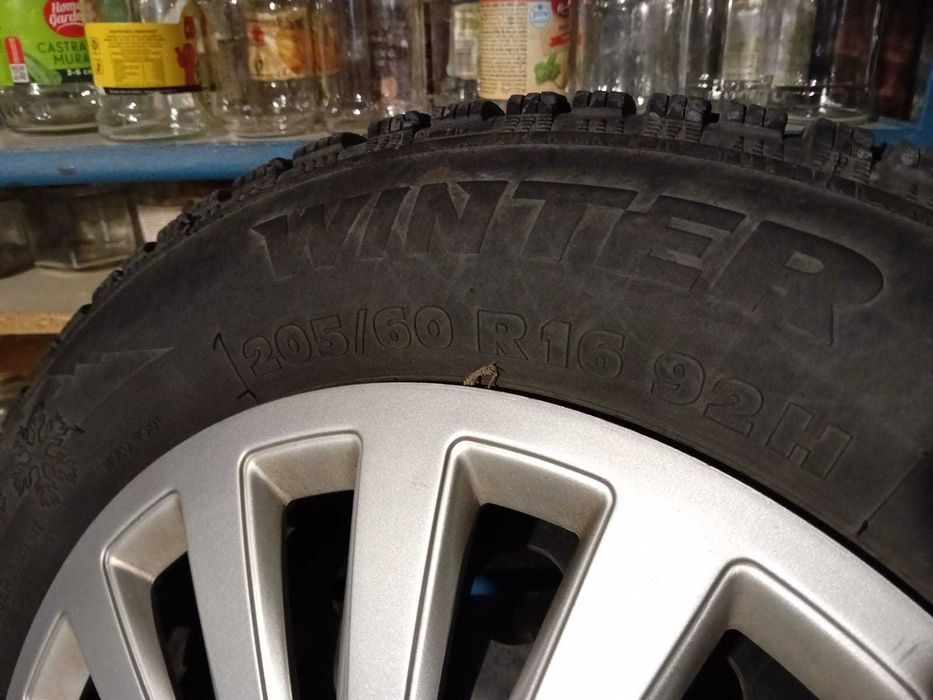 Vand 4 anvelope iarna + jante pt  RENAULT CAPTUR