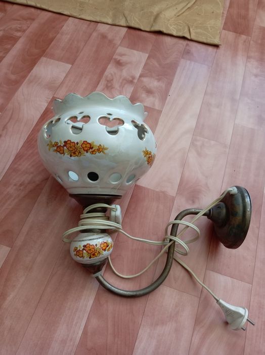 продам красивый  Светильник бра Мадонна