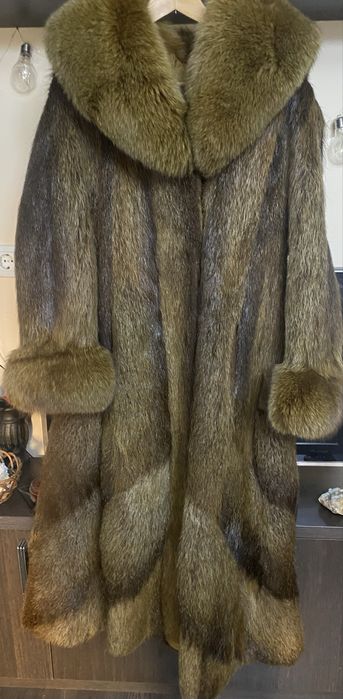 Шуба нутрия ,воротник раскошеый писец . 54 - 52 размер