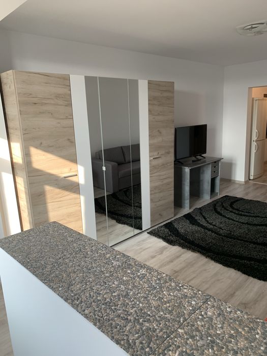 Vand garsoniera cu balcon