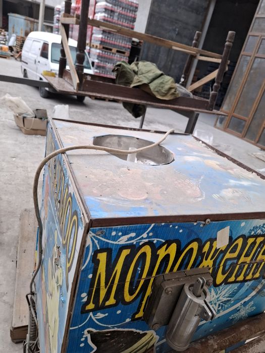 Muzqaymoq chiqaradigan apparat sotiladi