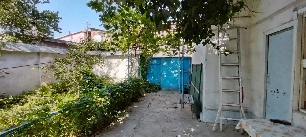 Продается участок с домом. 2.1 сотки