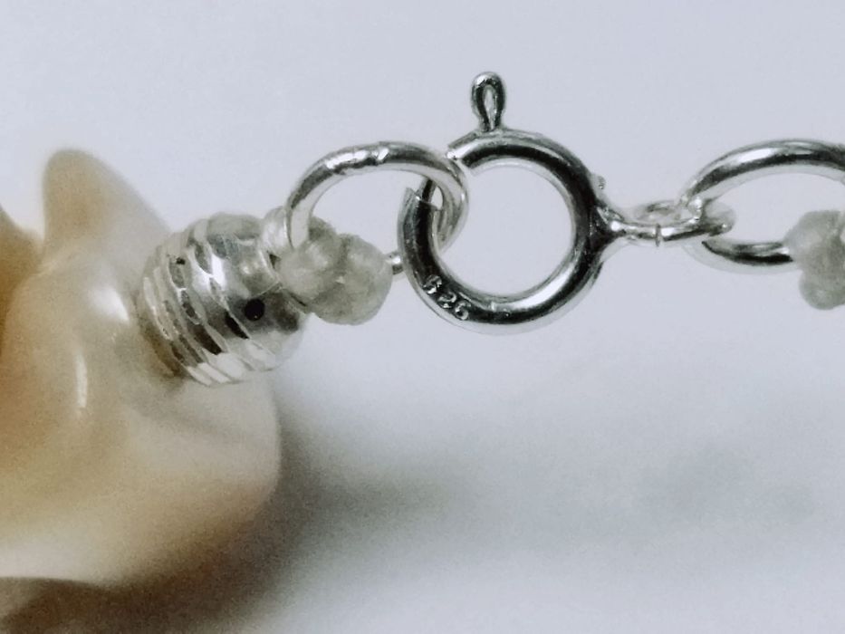 Bratara din scoici naturale cu inchizatoare si zale din argint de 925