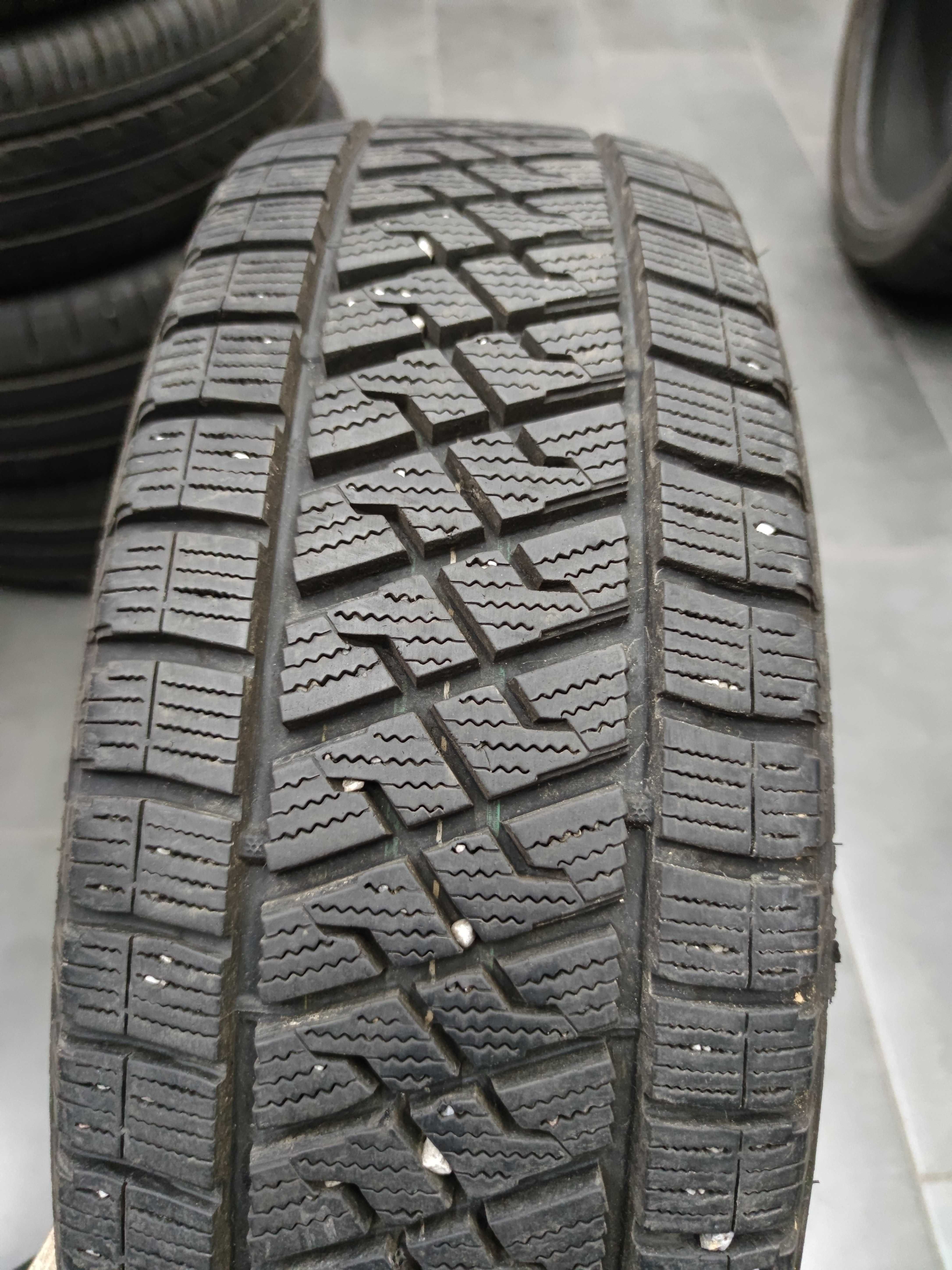 1бр Зимна гума за бус 215 65 15 С - Lassa