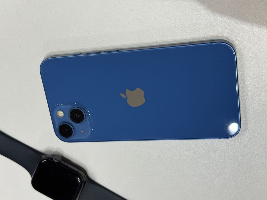 IPhone 13 в отличном состоянии и Apple Watch