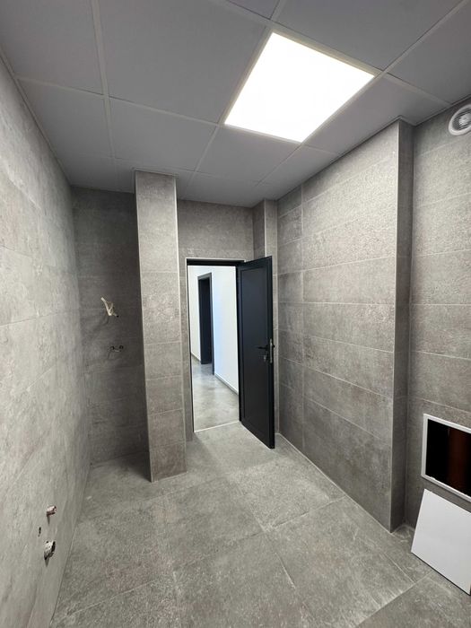 PCLife Center - дава под наем - модерни офиси, магазини и палетоместа!