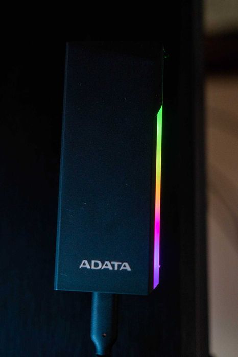 Карман за SSD ADATA EC700G – NVMe/SATA, USB 3.2, RGB, Външен кутия